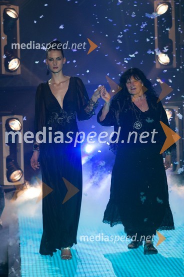 Nika Mihelčič, manekenka in Lidija Anzelm, modna oblikovalkaModni spektakel idrijske čipke