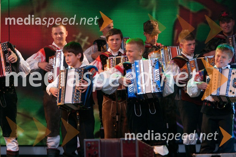 Harmonikarski orkester PustotnikSlovenija ima talent, veliki finale