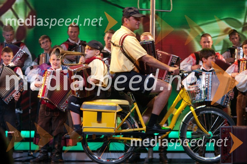 Harmonikarski orkester PustotnikSlovenija ima talent, veliki finale