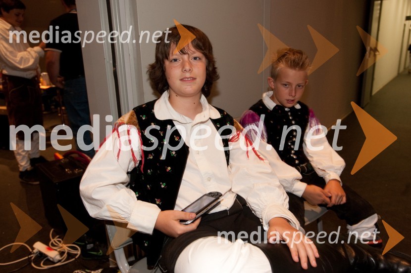 Člana Harmonikarskega orkestra PustotnikSlovenija ima talent, veliki finale