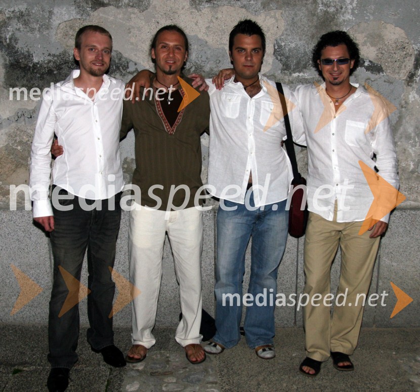 Skupina HeavenixSlovenska popevka