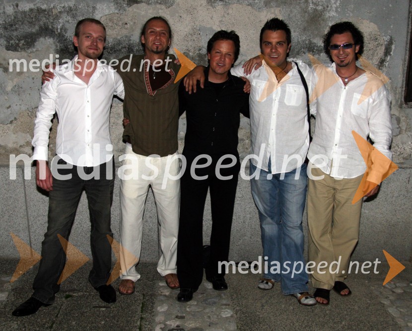 Skupina HeavenixSlovenska popevka