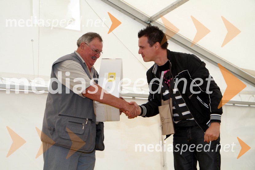 ... in Andrej Mernik, radijski moderator5. Dan odprtih kleti, tradicionalna prireditev Radgonskih goric