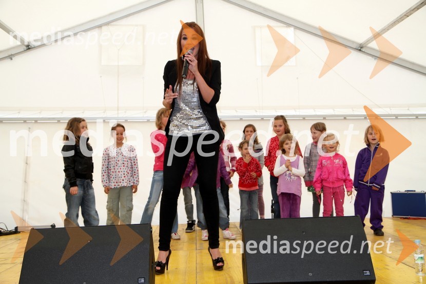 Rebeka Dremelj, pevka5. Dan odprtih kleti, tradicionalna prireditev Radgonskih goric