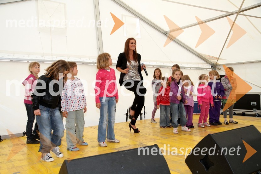 Rebeka Dremelj, pevka5. Dan odprtih kleti, tradicionalna prireditev Radgonskih goric