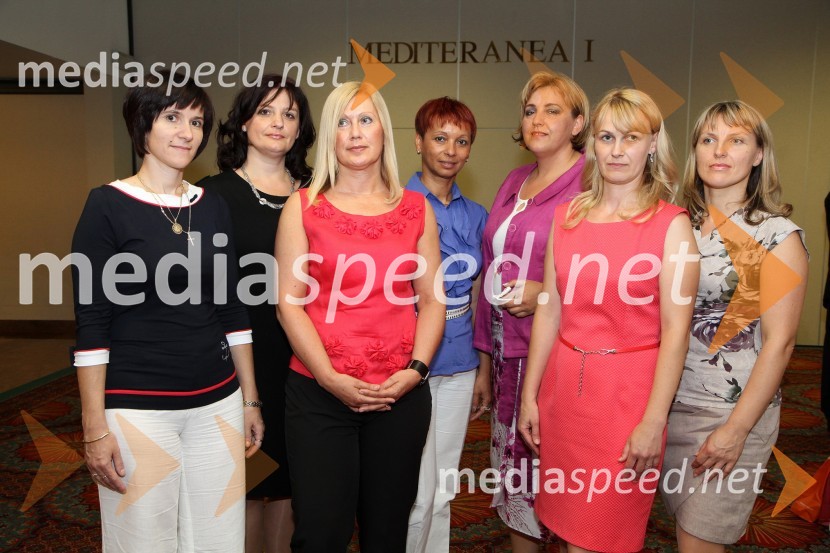 Verica Seljak, Doris Možic Žičkar, Dragica Gantar, direktorica razvoja v podjetju Lisca d.d, Tanja Novšak, Dušanka Pavčnik, Karmen, Bernarda Predalič HočevarLisca, predstavitev kolekcije Lisca za sezono pomlad in poletje 2012