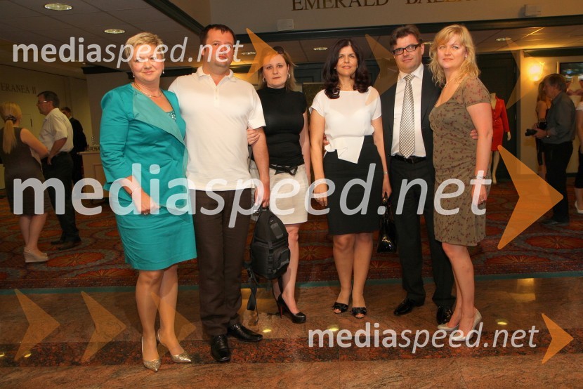 Meri Kelemina, namestnica komercialnega direktorja v Lisci, Jaroslaw in Dorota Byrski, distributerja Lisce za Poljsko, Vesna Južna, lastnica podjetja Lisca d.d., Dari Južna, lastnik podjetja Lisca d.d. in Jirina Souissi, direktorica podjetja Lisca moda PragaLisca, predstavitev kolekcije Lisca za sezono pomlad in poletje 2012