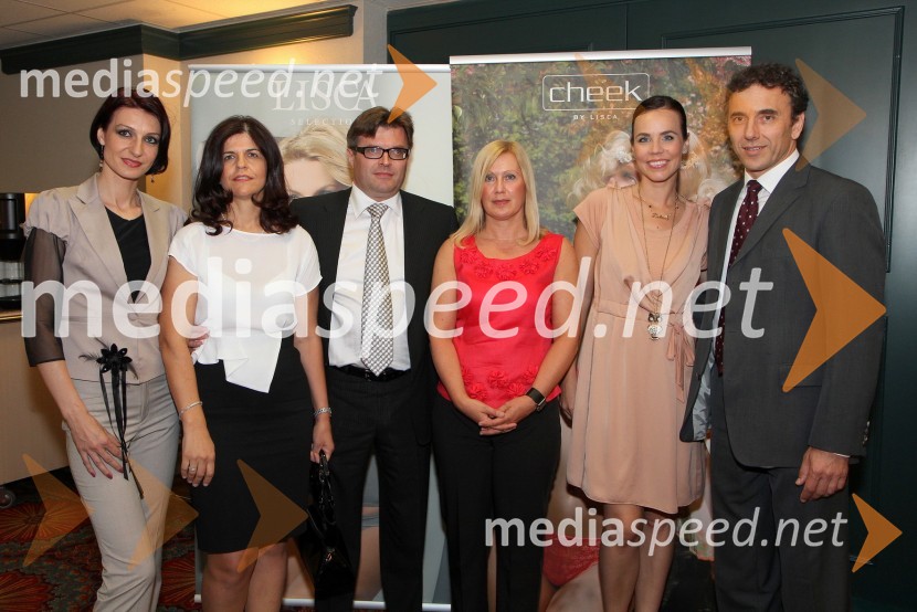 Tamara Busar, vodja marketinga pri Lisci d.d., Vesna Južna, lastnica podjetja Lisca d.d., Dari Južna, lastnik podjetja Lisca d.d., Dragica Gantar, direktorica razvoja v podjetju Lisca d.d., Lorella Flego in Goran Kodelja, generalni direktor podjetja Lisca d.d.Lisca, predstavitev kolekcije Lisca za sezono pomlad in poletje 2012