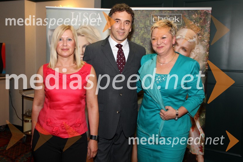 Dragica Gantar, direktorica razvoja v podjetju Lisca d.d., Goran Kodelja, generalni direktor podjetja Lisca d.d. in Meri Kelemina, namestnica komercialnega direktorja v Lisci 
	Lisca, predstavitev kolekcije Lisca za sezono pomlad in poletje 2012