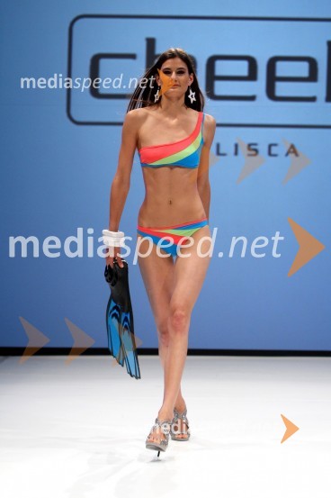 Tjaša Ambrož, manekenkaLisca, predstavitev kolekcije Lisca za sezono pomlad in poletje 2012