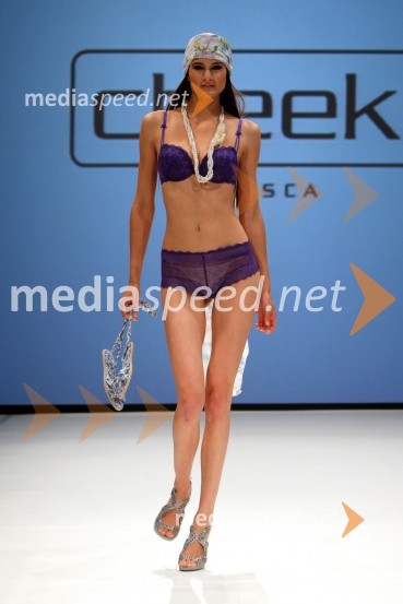 Tjaša Ambrož, manekenkaLisca, predstavitev kolekcije Lisca za sezono pomlad in poletje 2012