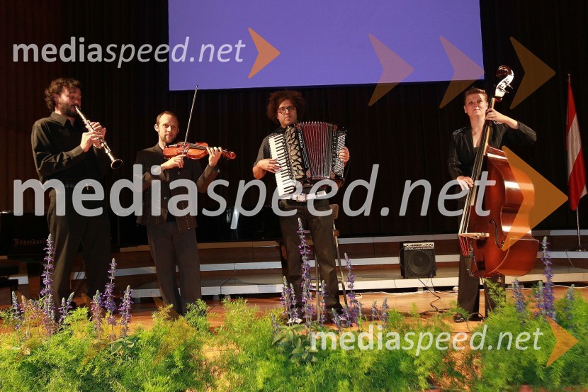 Skupina JararajaOkusi Slovenije v Celovcu, sprejem ob 20. obletnici državnosti Slovenije