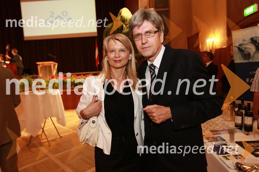 Maja Pak, direktorica STO in Jan Ciglenečki, direktor predstavništva Slovenske turistične agencije v AvstrijiOkusi Slovenije v Celovcu, sprejem ob 20. obletnici državnosti Slovenije