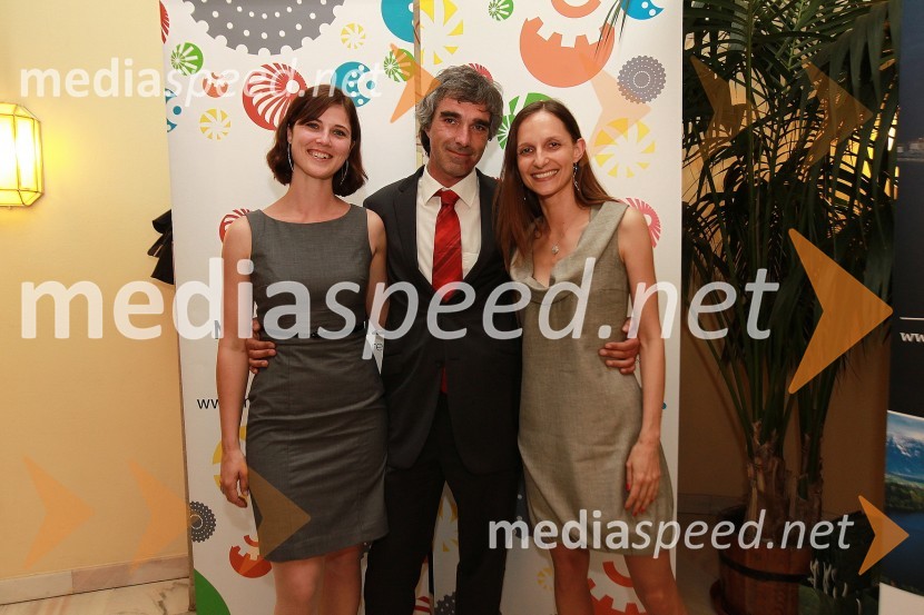 Nina Hojnik, EPK,Samo Ravter, vodja marketinga EPK in Nataša Kos, pomočnica programskega direktorja za mednarodno sodelovanjeOkusi Slovenije v Celovcu, sprejem ob 20. obletnici državnosti Slovenije