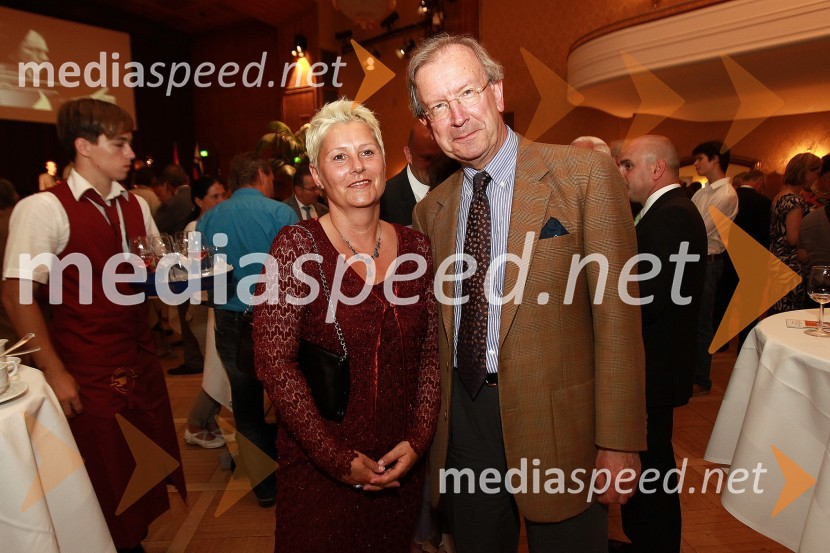 Ivanka Ajlec, direktorica Terme 3000 in dr. Erwin Kubesch, avstrijski veleposlanik v SlovenijiOkusi Slovenije v Celovcu, sprejem ob 20. obletnici državnosti Slovenije