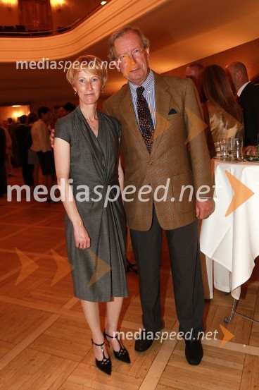 Dragica Urtelj, generalna konzulka Republike Slovenije v Celovcu in dr. Erwin Kubesch, avstrijski veleposlanik v SlovenijiOkusi Slovenije v Celovcu, sprejem ob 20. obletnici državnosti Slovenije