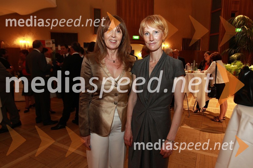 Mag. Marina Einspieler-Siegert, direktorica Slovenska gospodarska zveza v Celovcu in Dragica Urtelj, generalna konzulka Republike Slovenije v CelovcuOkusi Slovenije v Celovcu, sprejem ob 20. obletnici državnosti Slovenije