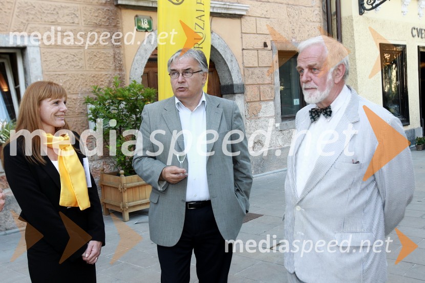 Andreja Komel, direktorica za trženje, finance in splošne zadeve pri P&F Jeruzalem Ormož ter P&F Jeruzalem Ljutomer, Srečo Lipovec in Mitja Meršol, licitatorMlado in staro za dobrodelnost: Predstavitev novega letnika vin in dobrodelna dražba P&F Jeruzalem Ormož in Ljutomer