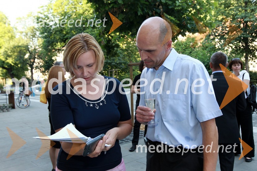 Mateja Pelkič Toplak, SPEM Komunikacije in mag. Robert Cugelj, generalni direktor URI SočaMlado in staro za dobrodelnost: Predstavitev novega letnika vin in dobrodelna dražba P&F Jeruzalem Ormož in Ljutomer