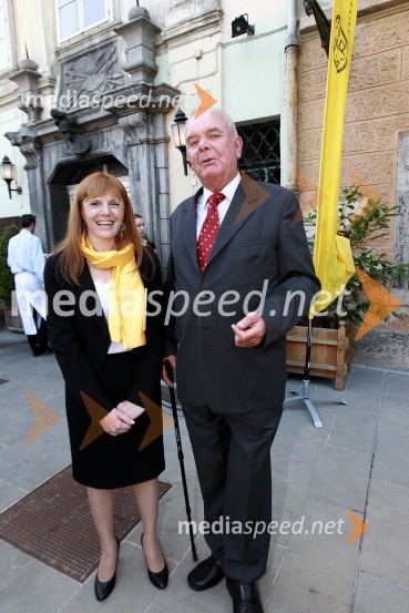 Andreja Komel, direktorica za trženje, finance in splošne zadeve pri P&F Jeruzalem Ormož ter P&F Jeruzalem Ljutomer in Janko Puklavec, solastnik podjetij P&F Jeruzalem Ormož in P&F LjutomerčanMlado in staro za dobrodelnost: Predstavitev novega letnika vin in dobrodelna dražba P&F Jeruzalem Ormož in Ljutomer