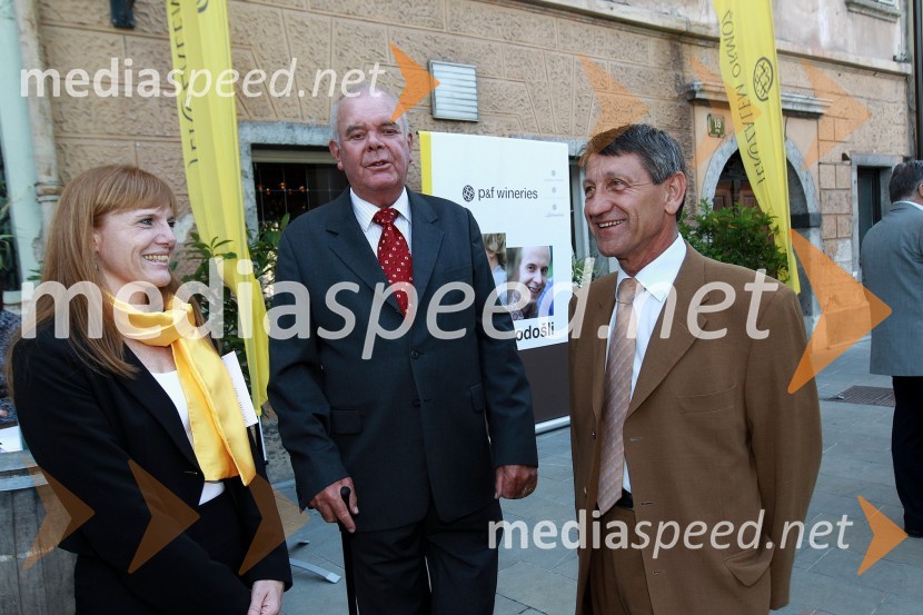 Andreja Komel, direktorica za trženje, finance in splošne zadeve pri P&F Jeruzalem Ormož ter P&F Jeruzalem Ljutomer, Janko Puklavec, solastnik podjetij P&F Jeruzalem Ormož in P&F Ljutomerčan, ...Mlado in staro za dobrodelnost: Predstavitev novega letnika vin in dobrodelna dražba P&F Jeruzalem Ormož in Ljutomer