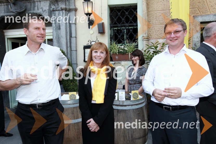 Božo Vihar, direktor E+H Slovenija, Andreja Komel, direktorica za trženje, finance in splošne zadeve pri P&F Jeruzalem Ormož ter P&F Jeruzalem Ljutomer in Uroš Prosen, TGE Podružnica LjubljanaMlado in staro za dobrodelnost: Predstavitev novega letnika vin in dobrodelna dražba P&F Jeruzalem Ormož in Ljutomer