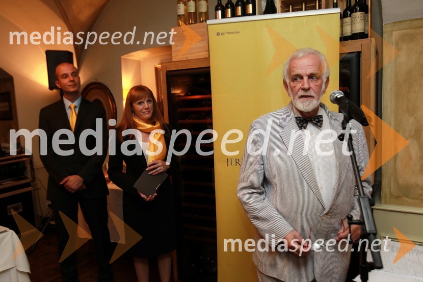 Mitja Herga, direktor za enologijo ter razvoj vinogradništva in vinarstva pri P&F Jeruzalem Ormož ter P&F Jeruzalem Ljutomer, Andreja Komel, direktorica za trženje, finance in splošne zadeve pri P&F Jeruzalem Ormož ter P&F Jeruzalem Ljutomer in Mitja Meršol, licitatorMlado in staro za dobrodelnost: Predstavitev novega letnika vin in dobrodelna dražba P&F Jeruzalem Ormož in Ljutomer