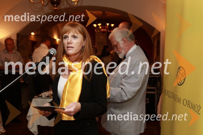 Andreja Komel, direktorica za trženje, finance in splošne zadeve pri P&F Jeruzalem Ormož ter P&F Jeruzalem Ljutomer in Mitja Meršol, licitatorMlado in staro za dobrodelnost: Predstavitev novega letnika vin in dobrodelna dražba P&F Jeruzalem Ormož in Ljutomer