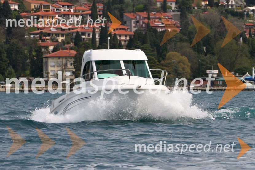 Beneteau Antares 6.6Beneteau Antares 6.6, test