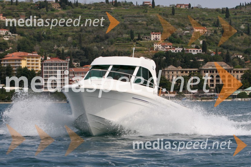 Beneteau Antares 6.6Beneteau Antares 6.6, test