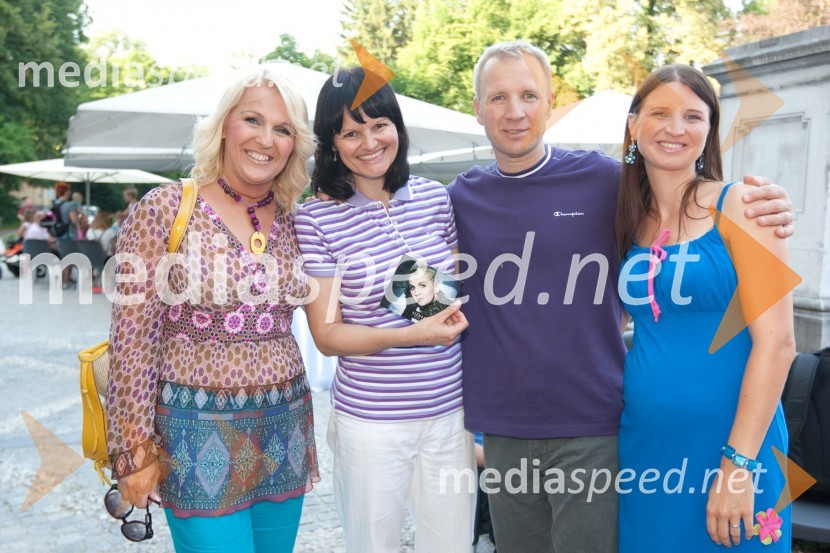 Alenka Godec, pevka in ekipa oddaje Štiri tačke: Nataša, Dino in Ana Bešter300. oddaja Štiri tačke