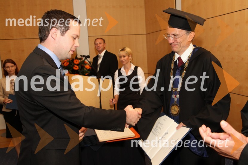 Dr. Simon Brezovnik, Fakulteta za strojništvo Univerze v Mariboru in prof. dr. Danijel Rebolj, rektor Univerze v MariboruUniverza v Mariboru, Promocija doktorjev znanosti