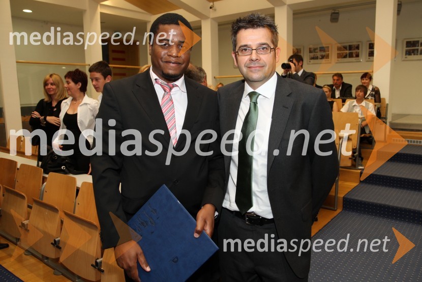 Dr. Walter Chingwaru, Medicinska fakulteta v Mariboru in ...
Univerza v Mariboru, Promocija doktorjev znanosti