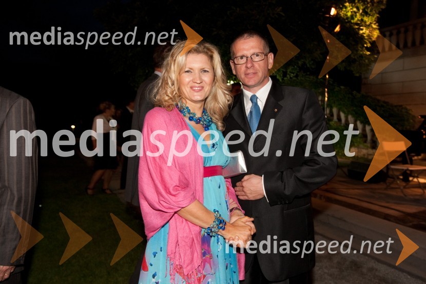 	Bojan Brank, nekdanji direktor DHL in soproga AleksandraKresna noč 2011, druženje Lions kluba Ljubljana Iliria