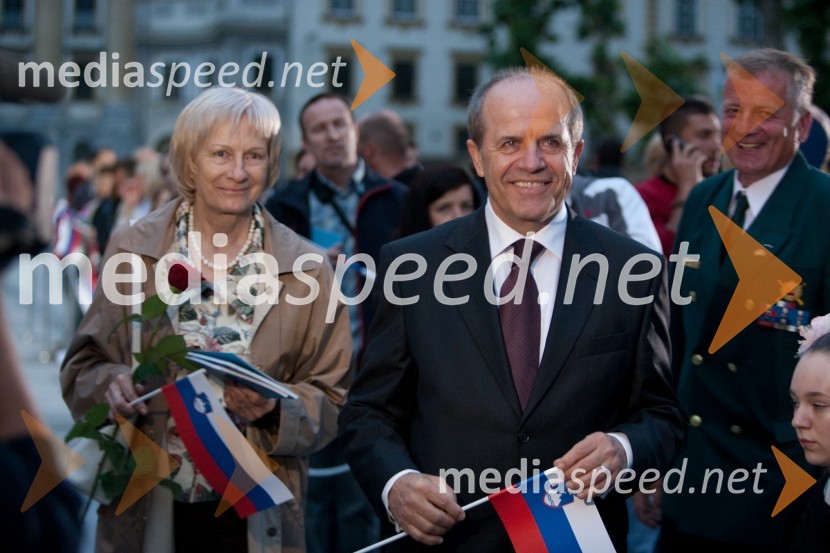 Ivan Svetlik, minister za delo, družino in socialne zadeve in soproga MetkaOsrednja državna počastitev dneva državnosti in 20. obletnice samostojnosti Slovenije