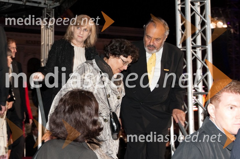 Dr. Zdenka Čebašek Travnik, varuhinja človekovih pravic in dr. Ernest Petrič, predsednik Ustavega sodiščaOsrednja državna počastitev dneva državnosti in 20. obletnice samostojnosti Slovenije