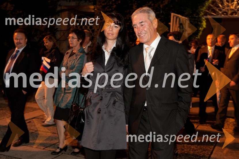 	Aleš Čerin, podžupan Mestne občine Ljubljana in spremljevalka Špela DrakslerOsrednja državna počastitev dneva državnosti in 20. obletnice samostojnosti Slovenije