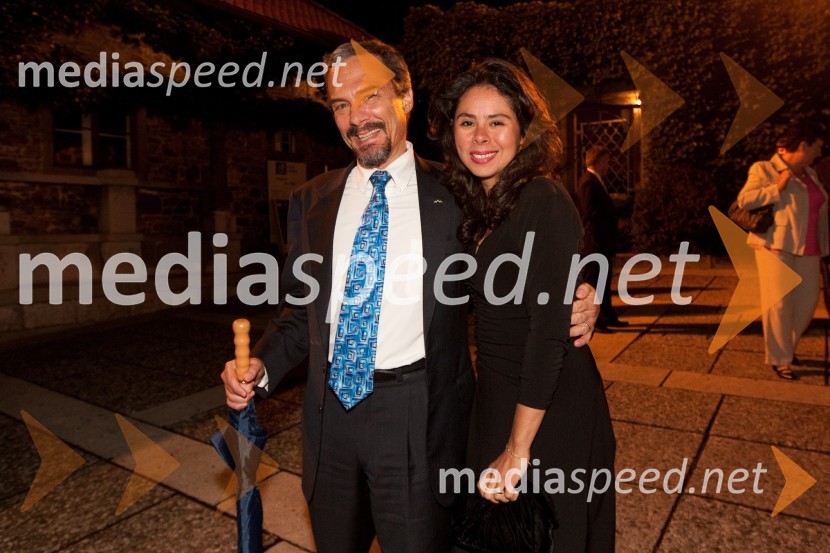 	Brad Freden, odpravnik poslov na ameriški ambasadi, soproga PiedadOsrednja državna počastitev dneva državnosti in 20. obletnice samostojnosti Slovenije