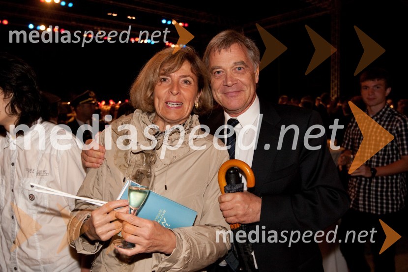 Aleksander Merlo, dr. med., spec. ginekologije in porodništva s soprogoOsrednja državna počastitev dneva državnosti in 20. obletnice samostojnosti Slovenije