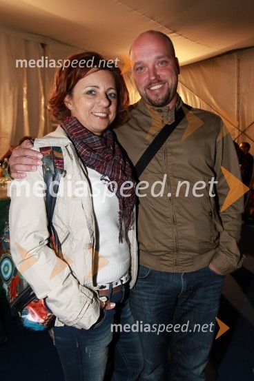 Sabina Podkrižnik, direktorica sektorja za trženje Pošte Slovenije in David Irgolič, glavni urednik Radia Center19. Festival Lent 2011, otvoritveni vikend- petek