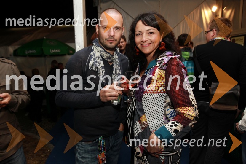 Štefko Bratkovič, moderator Radia Center in Polona Požgan, moderatorka na radiu Center19. Festival Lent 2011, otvoritveni vikend- petek