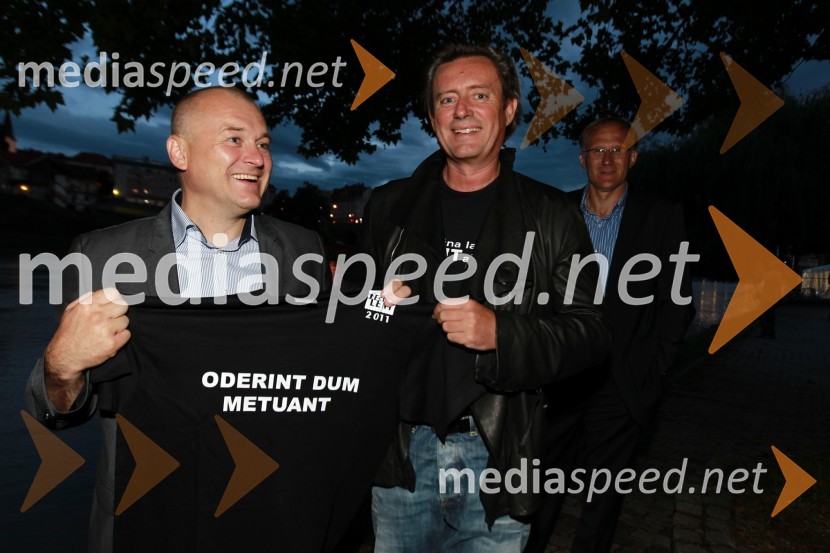 Franc Kangler, župan Mestne občine Maribor in njegova majica z rekom Caligule: 