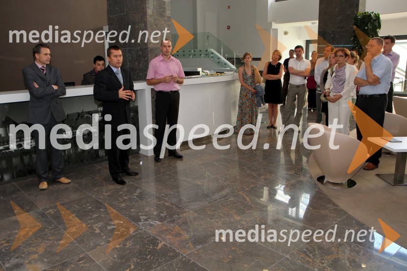 Igor Kurnik, vodja prodaje, Mitja Klančišar, direktor hotela in Gregor Per, vodja trženja poslovnih prostorovSprejem za poslovne partnerje in turistične delavce hotela City Maribor