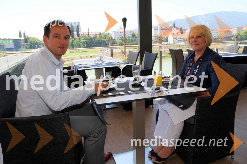 Sašo Ćosić, direktor Slavija Turizem in Slavica Keršič, center za odnose z javnostmi in marketing UKCSprejem za poslovne partnerje in turistične delavce hotela City Maribor