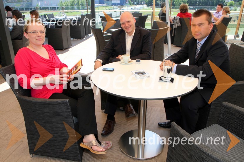 Tina Ferlič, poslovna sekretarka EFT Group, ... in Mitja Klančišar, direktor hotelaSprejem za poslovne partnerje in turistične delavce hotela City Maribor