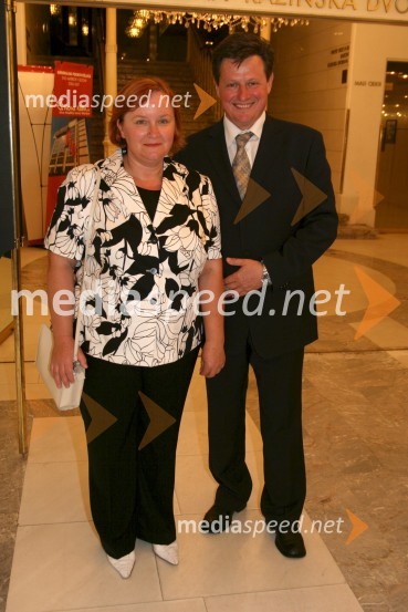 Gregor Pivec, direktor Splošne bolnišnice Maribor z ženo MilenoFestival narečne popevke