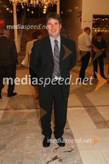 Vili Bertok, predsednik Društva pesnikov slovenske glasbeFestival narečne popevke