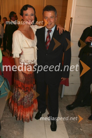 Zdravko Geržina in Lara Jankovič, voditeljica prireditve Narečna popevkaFestival narečne popevke