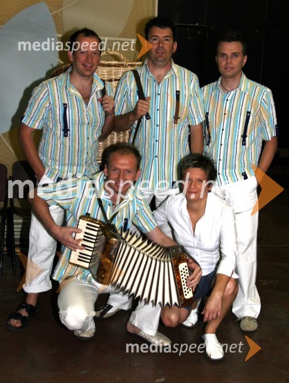 Skupina MalibuFestival narečne popevke