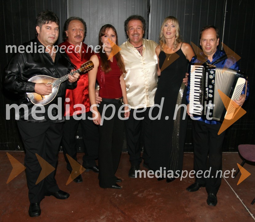 Alexia in skupina TramontanaFestival narečne popevke